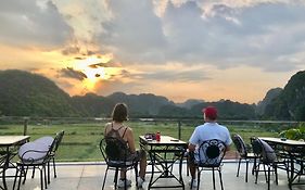 Liberty Hall Tam Coc Hotel & Villa